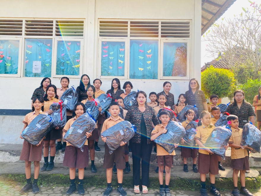 Siswa SD Berprestasi: Masa Depan Cerah dan Apresiasi dari Kepala Desa