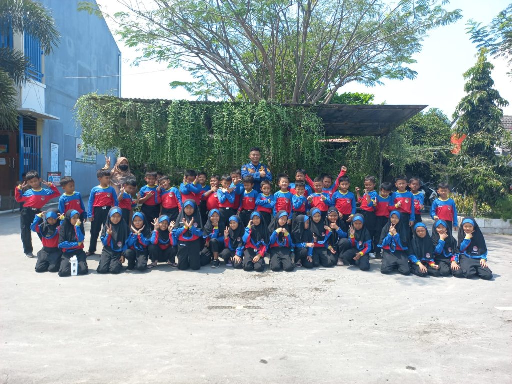 Siswa kelas dua Sekolah Dasar Islam Terpadu (SDIT) Samba Taruma ikuti kelas inspiratif